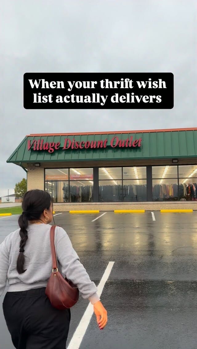 Nothing like the thrill of finding exactly what you wanted. @villagediscountoutlet 
2930 State Rd, Cuyahoga Falls OH

#whereisthisthriftstore #thriftingohio #thriftwithme